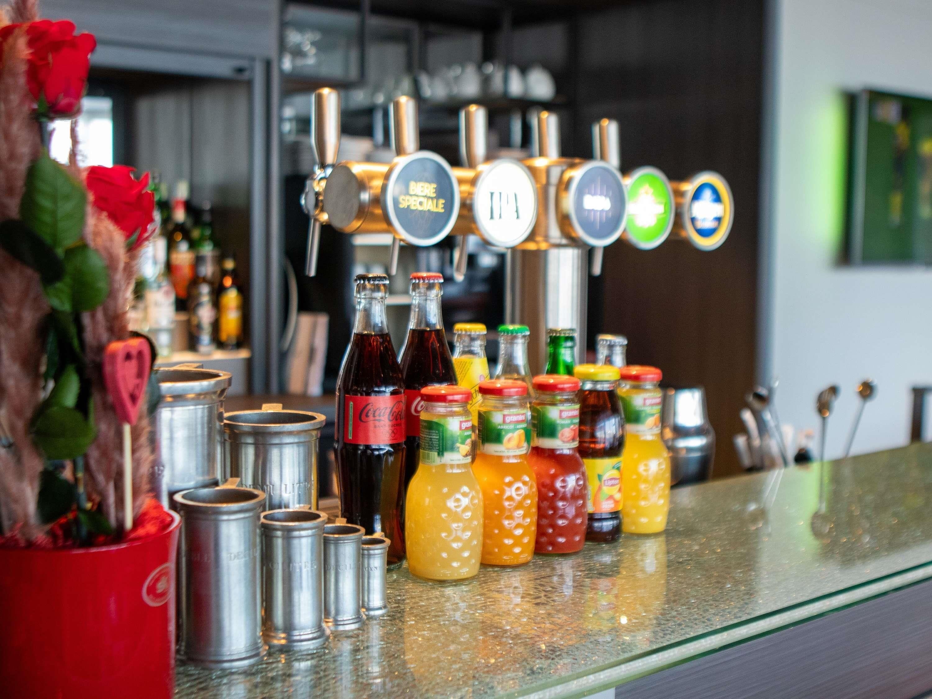 Bar (trong khuôn viên)