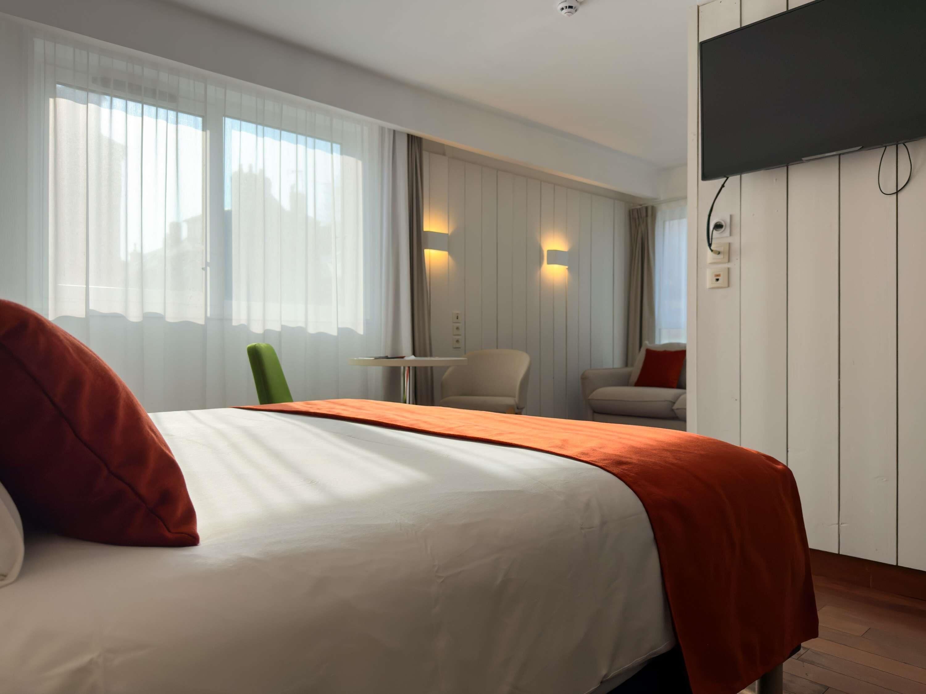 Family Room, 1 Double Bed with Sofa bed | In-room safe, individually furnished, desk, soundproofing