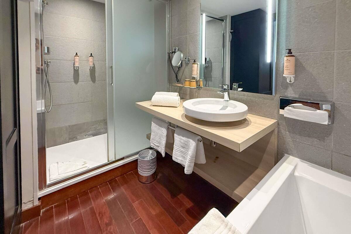 privilege, suite, 1 double bed with sofa bed | in-room safe, individually furnished, desk, soundproofing