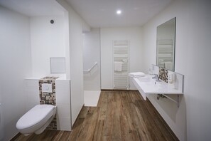 Superior Double Room | Bathroom