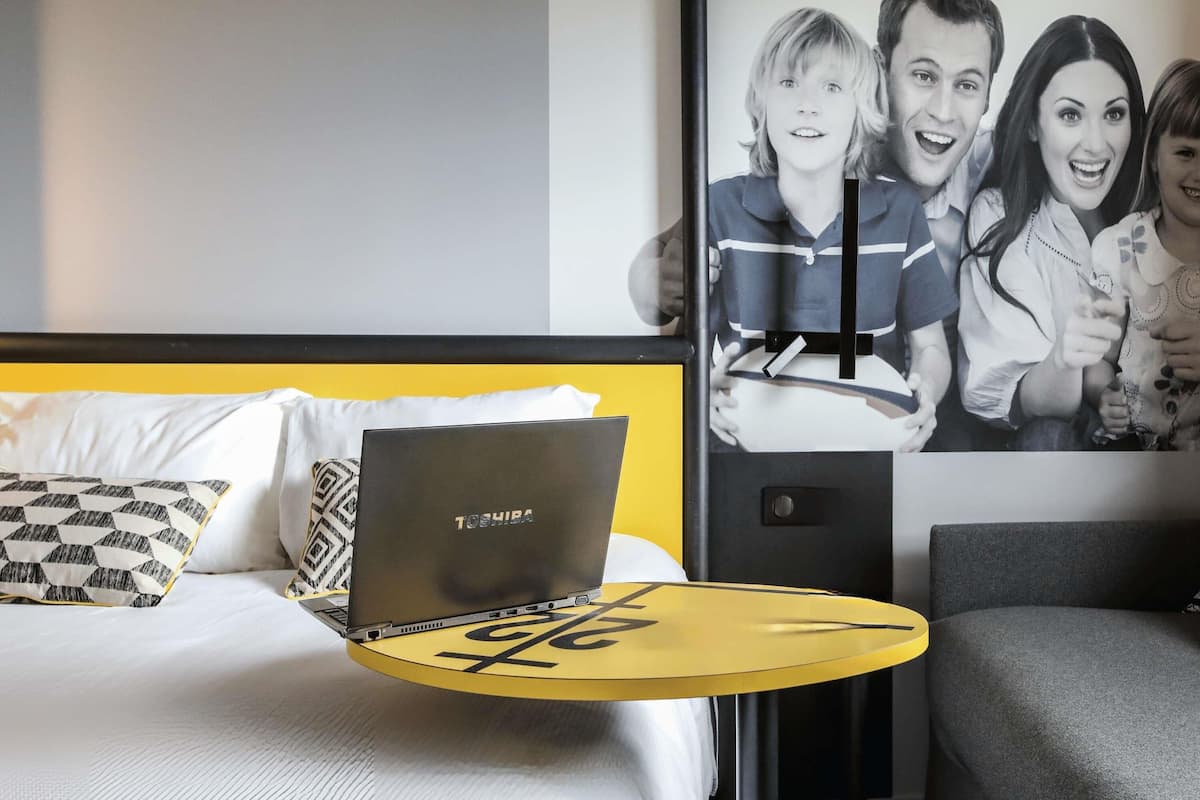 Standard Room, 1 Double Bed | In-room safe, desk, soundproofing, free WiFi
