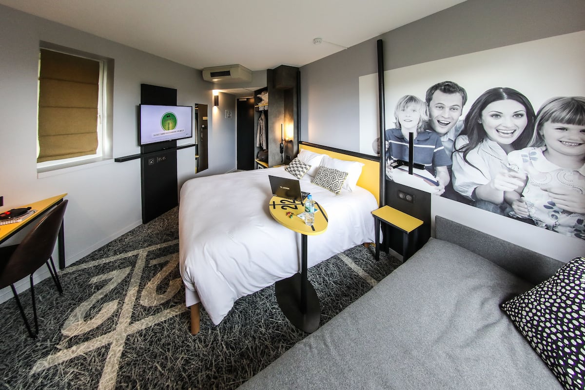 in-room safe, desk, soundproofing, free wifi