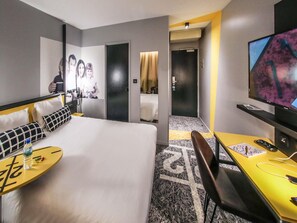 Een kluis op de kamer, een bureau, geluiddichte muren, gratis wifi