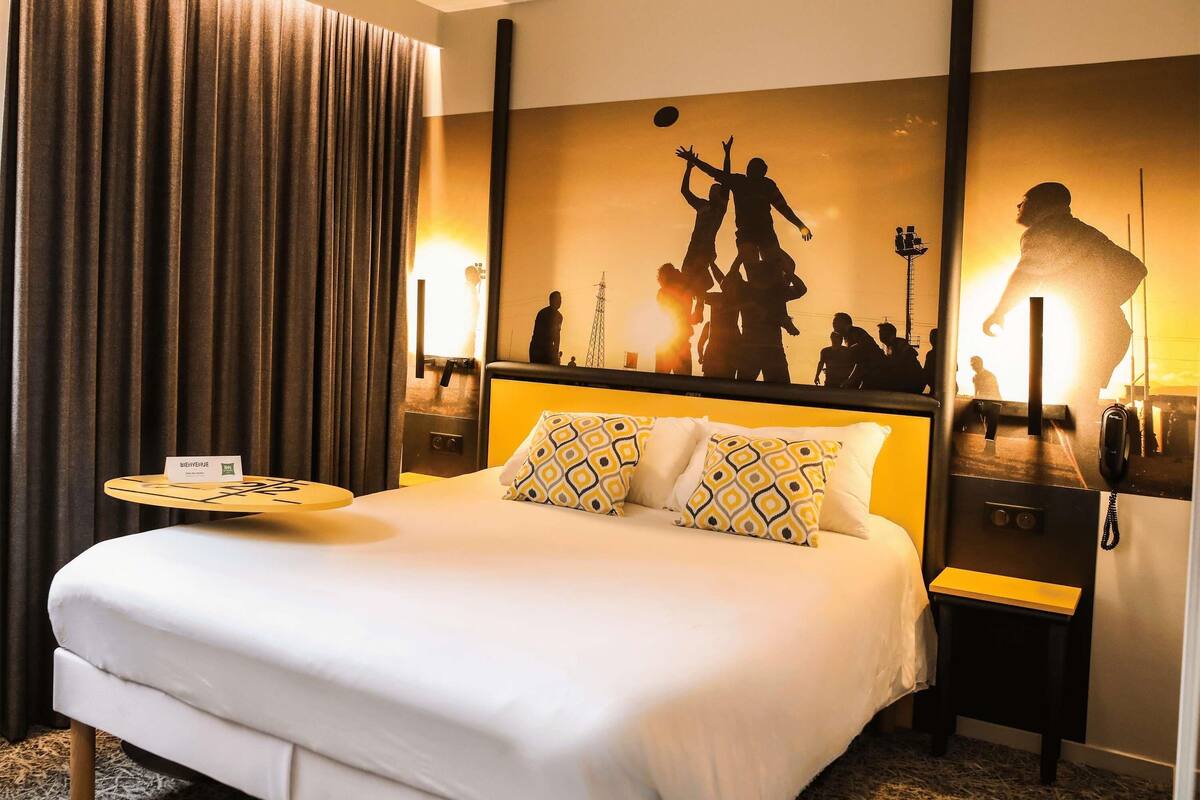 Caja de seguridad en la habitación y escritorio