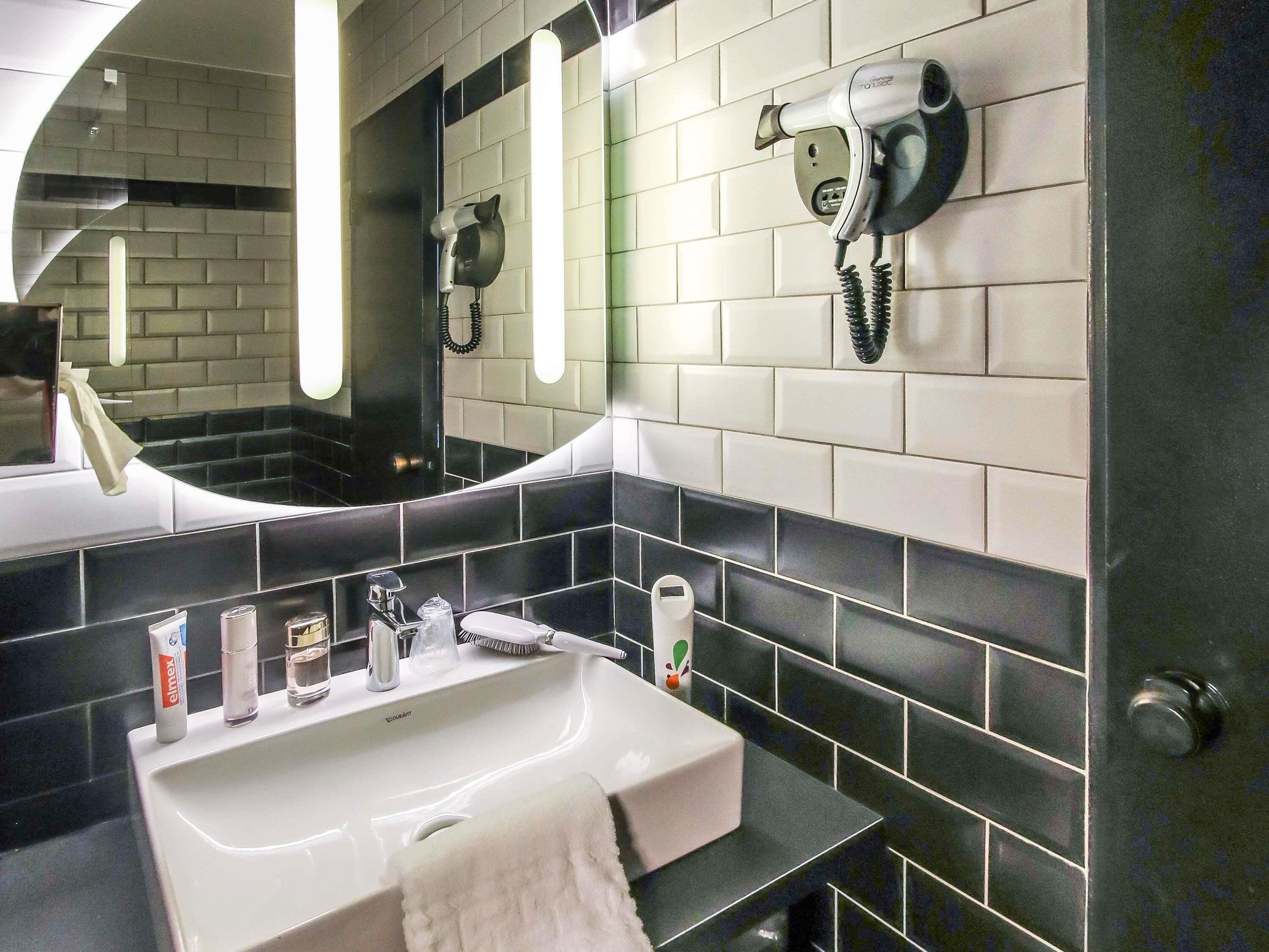 in-room safe, desk, soundproofing, free wifi