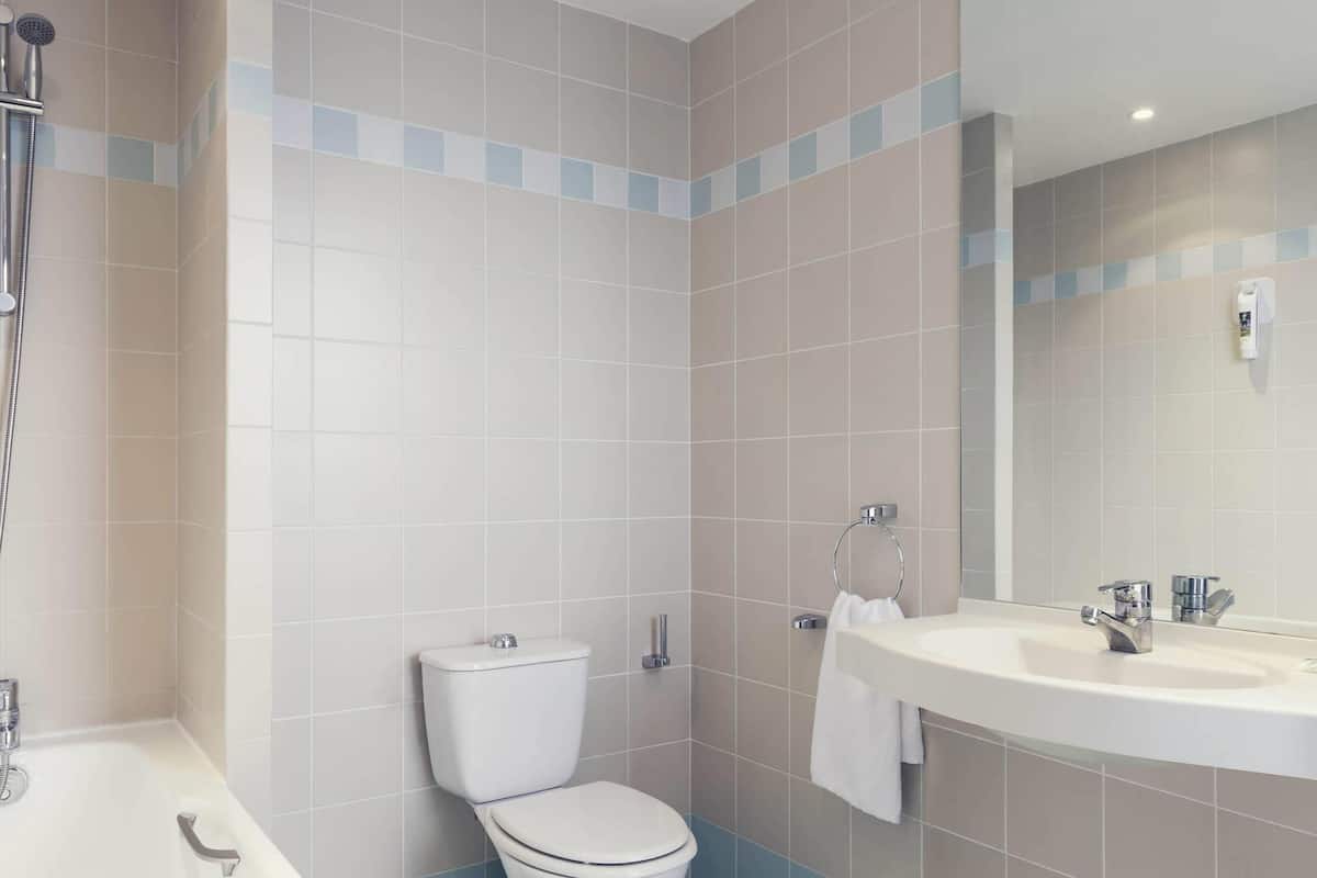 Standardzimmer, 2 Einzelbetten | Hochwertige Bettwaren, kostenlose Minibar, Zimmersafe, Schreibtisch