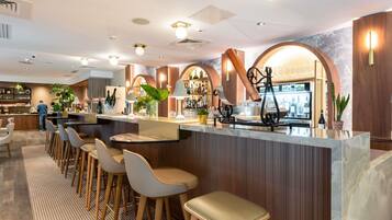 Breakfast and dinner served, French cuisine