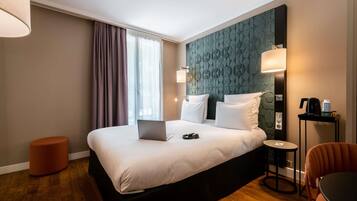 Habitación estándar, 1 cama doble | Ropa de cama de alta calidad y minibar con artículos gratuitos