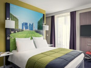 Standardzimmer, 1 Doppelbett | Hochwertige Bettwaren, kostenlose Minibar, Zimmersafe, Schreibtisch