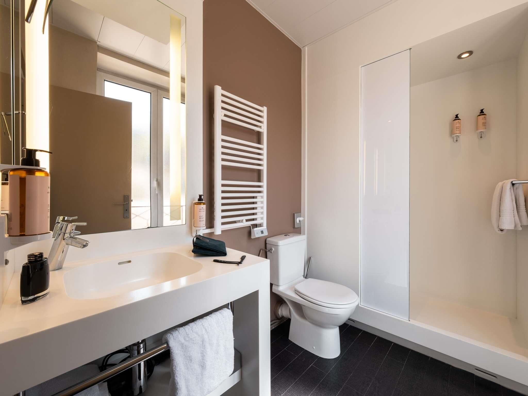 Ropa de cama de alta calidad y minibar con artículos gratuitos 