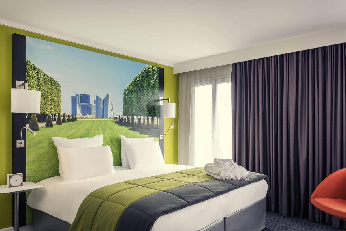Ropa de cama de alta calidad y minibar con artículos gratuitos
