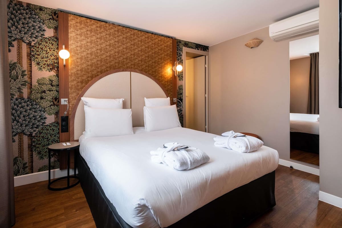 Superior Room, 1 Double Bed | Premium bedding, free minibar, in-room safe, desk