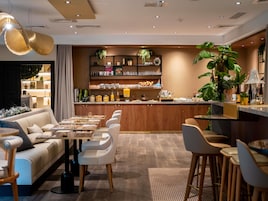 Café da manhã com buffet todos os dias mediante uma taxa