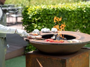 Breakfast and dinner served, French cuisine