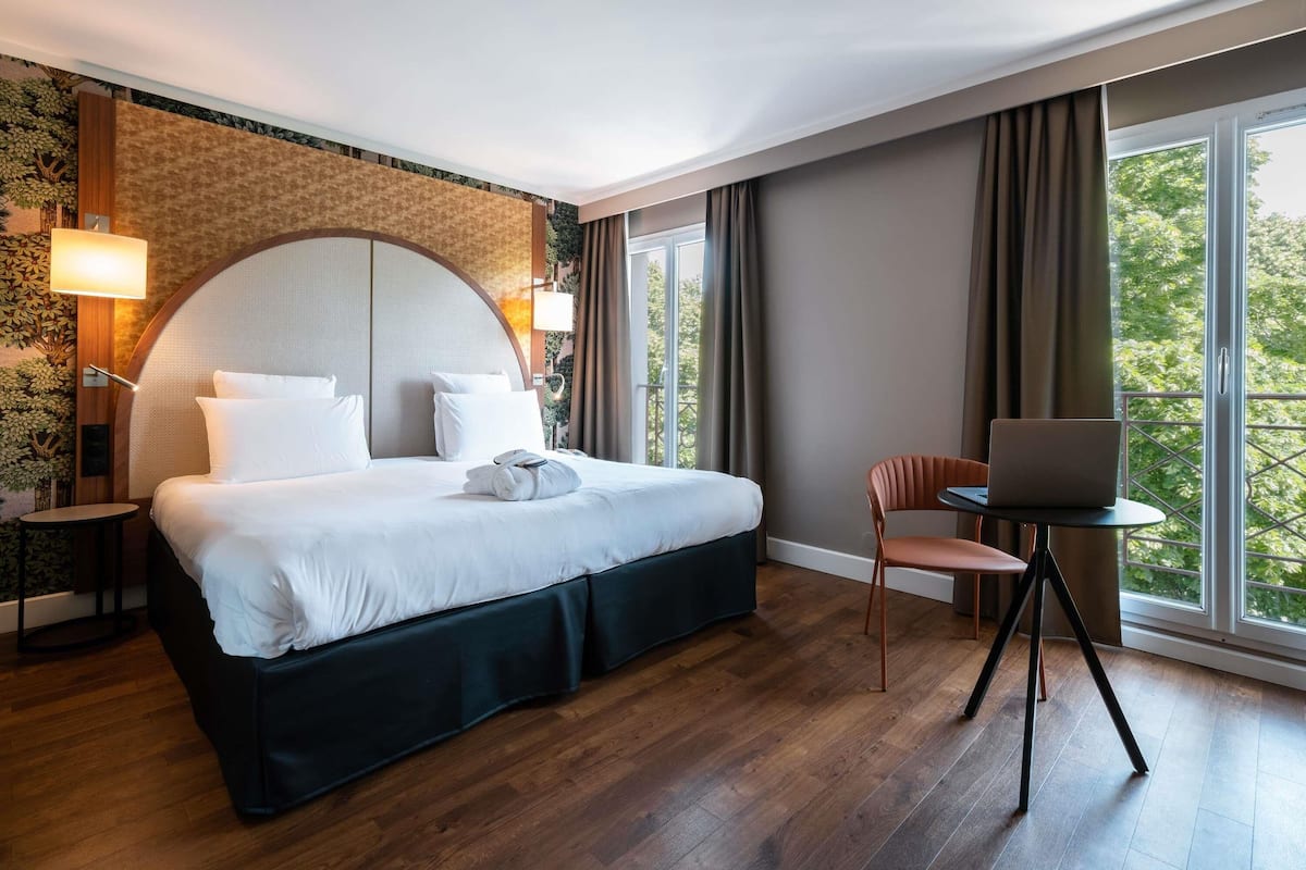 Superior Room, 1 Double Bed | Premium bedding, free minibar, in-room safe, desk