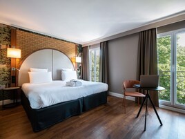 Ropa de cama de alta calidad y minibar con artículos gratuitos 