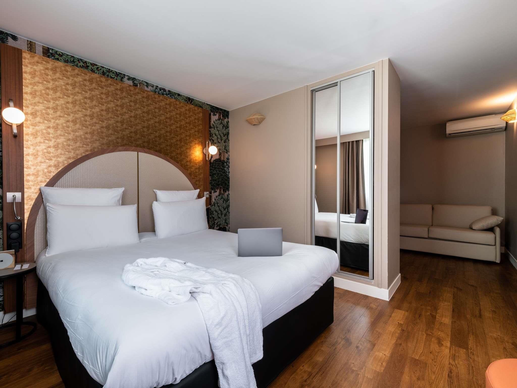 Ropa de cama de alta calidad y minibar con artículos gratuitos 