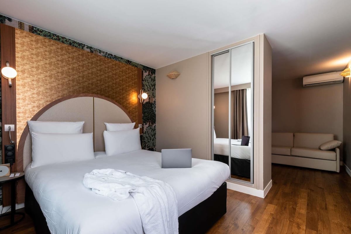 Standard Room, Multiple Beds | Premium bedding, free minibar, in-room safe, desk