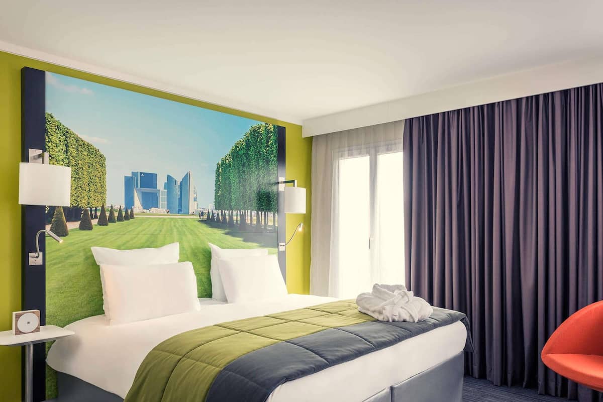 Habitación superior, 1 cama matrimonial | Ropa de cama de alta calidad y artículos del minibar gratis