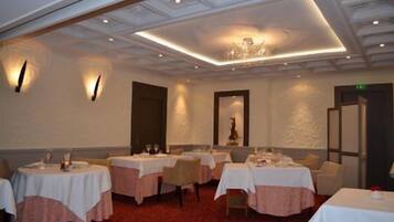 Lunch and dinner served, local cuisine