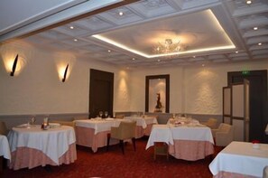 Mittagessen und Abendessen, lokale Küche