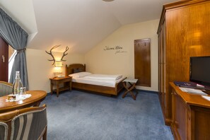 Single Room | In-room safe, desk, free cots/infant beds, rollaway beds