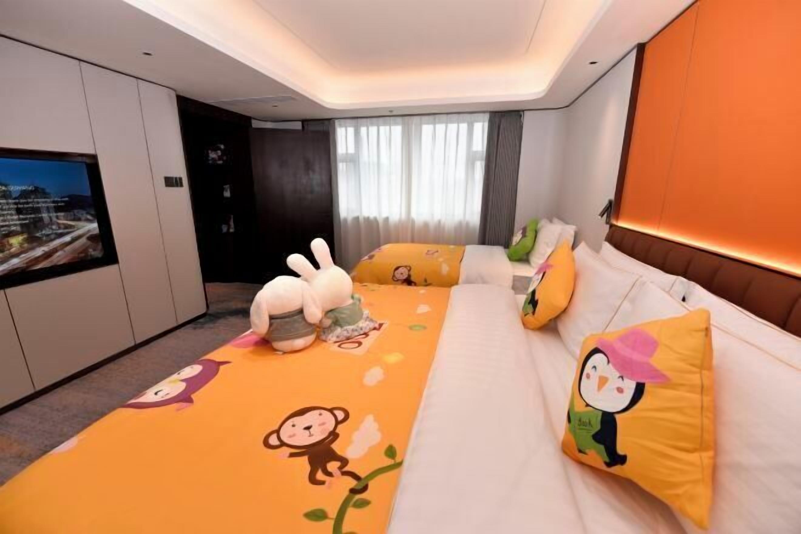 Free WiFi, bed sheets