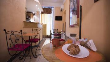 Colazione continentale, servita tutte le mattine (7 EUR a persona)