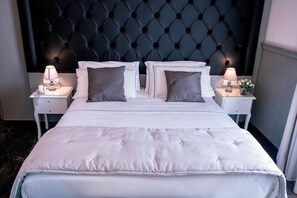 Minibar, desk, soundproofing, rollaway beds - Villa Elisio Hotels & Spa (Naples)