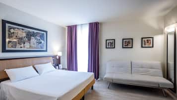 1 Schlafzimmer, hochwertige Bettwaren, Daunenbettdecken, Minibar