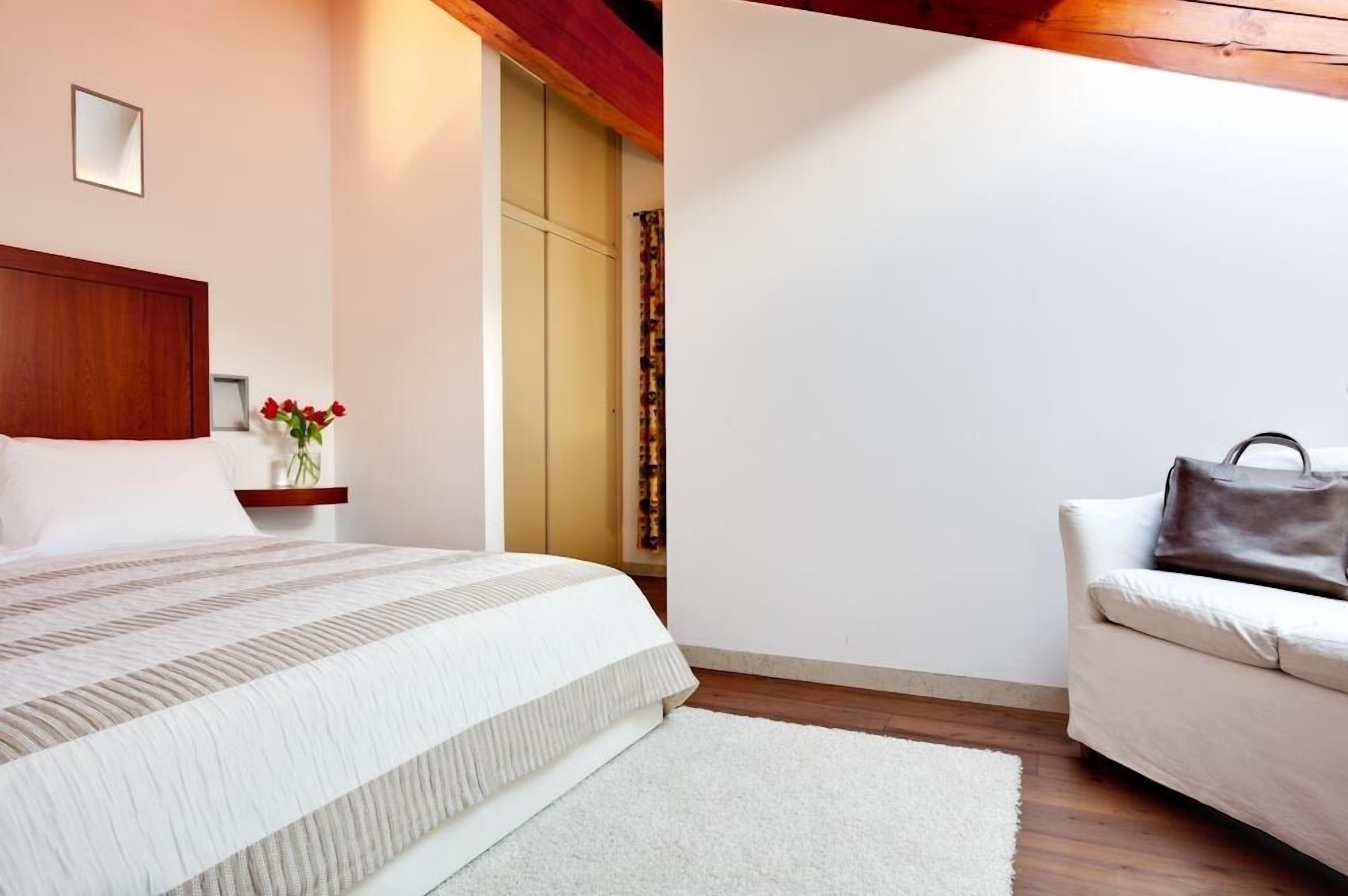 hypo-allergenic bedding, minibar, in-room safe, desk