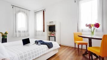 Hypo-allergenic bedding, minibar, in-room safe, desk