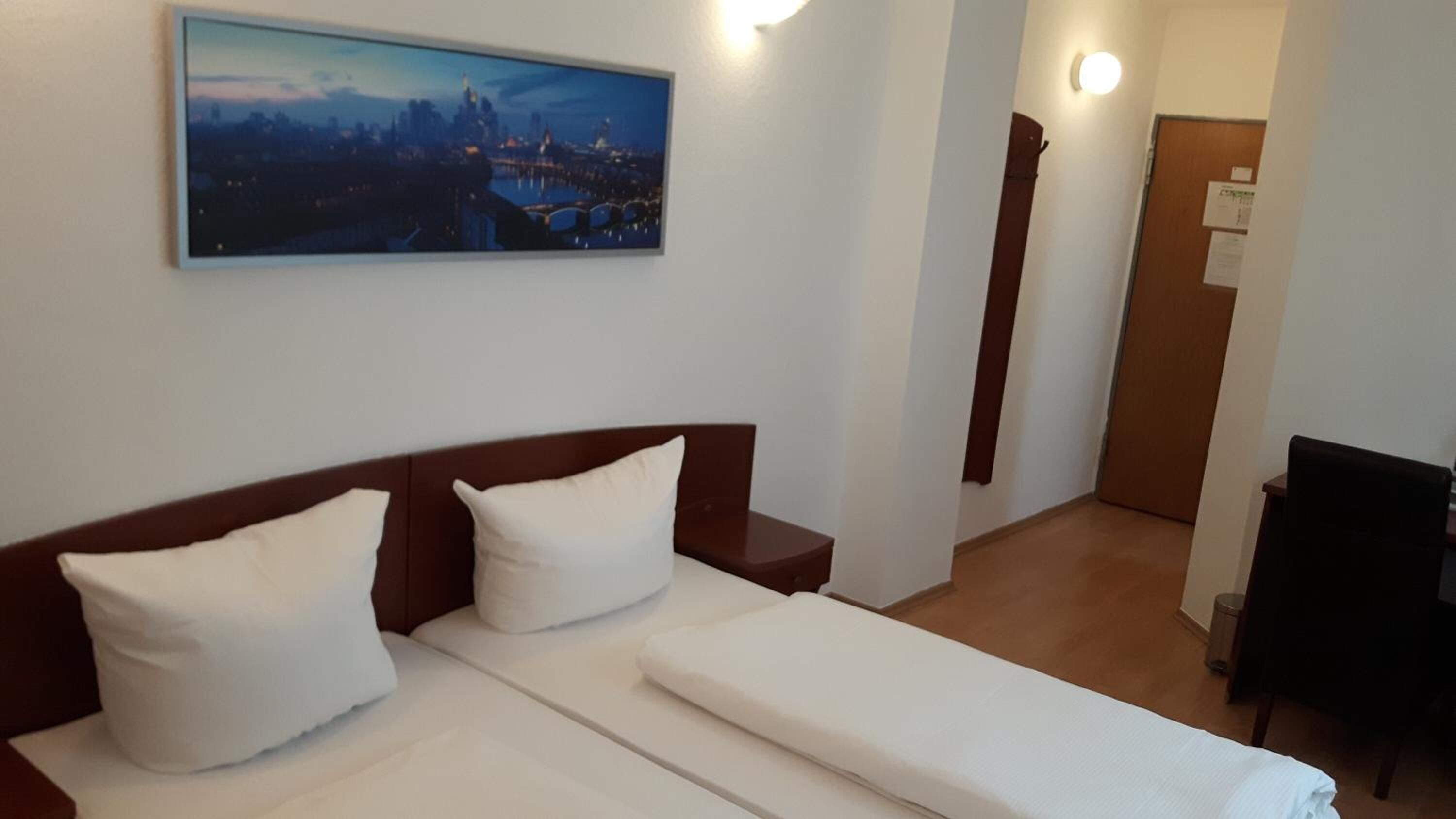 Schreibtisch, schallisolierte Zimmer, kostenloses WLAN, Bettwäsche