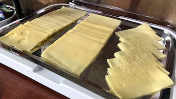 Tägliches Frühstücksbuffet gegen Gebühr