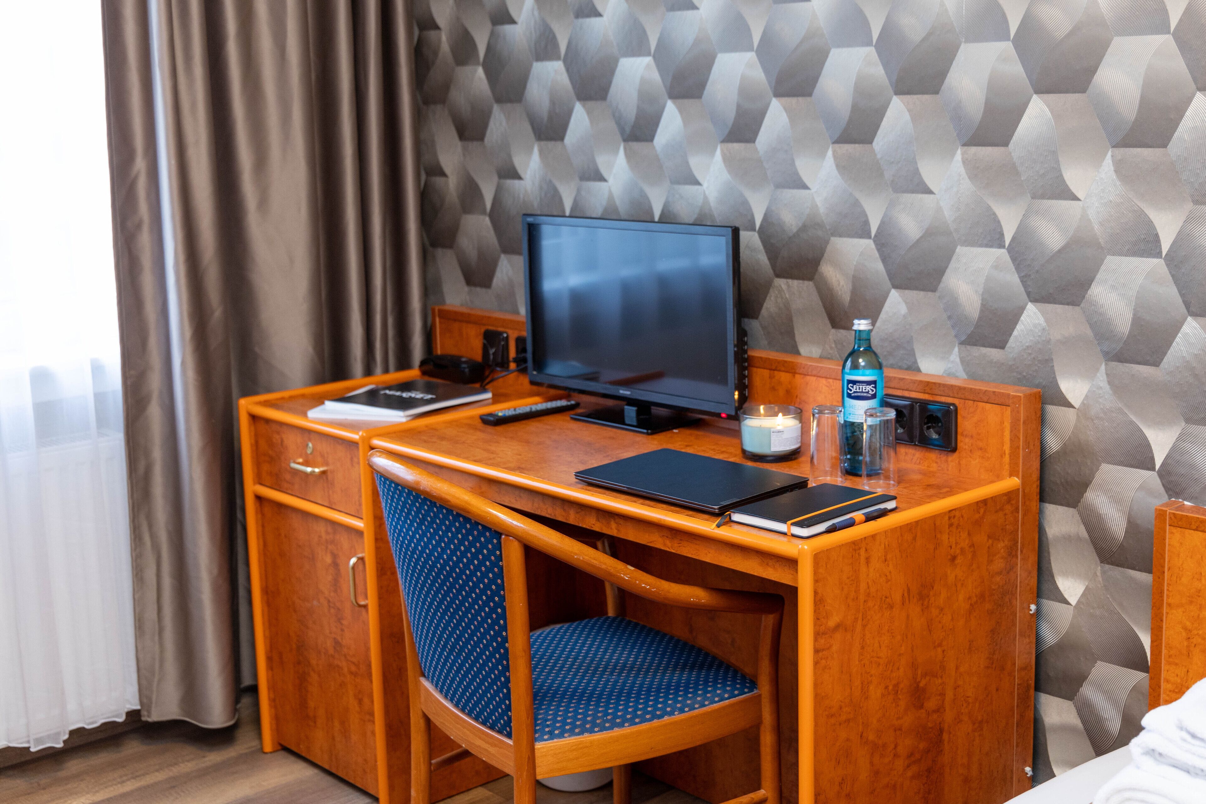 Basic Single Room | In-room safe, desk, iron/ironing board, free WiFi