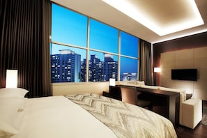 迷你吧、房內夾萬、書桌、隔音