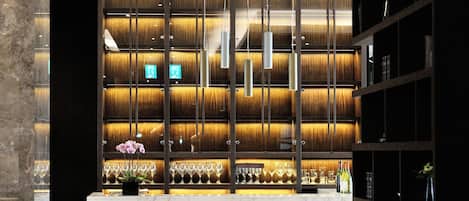 3 間餐廳,供應早餐、午餐和晚餐,國際料理