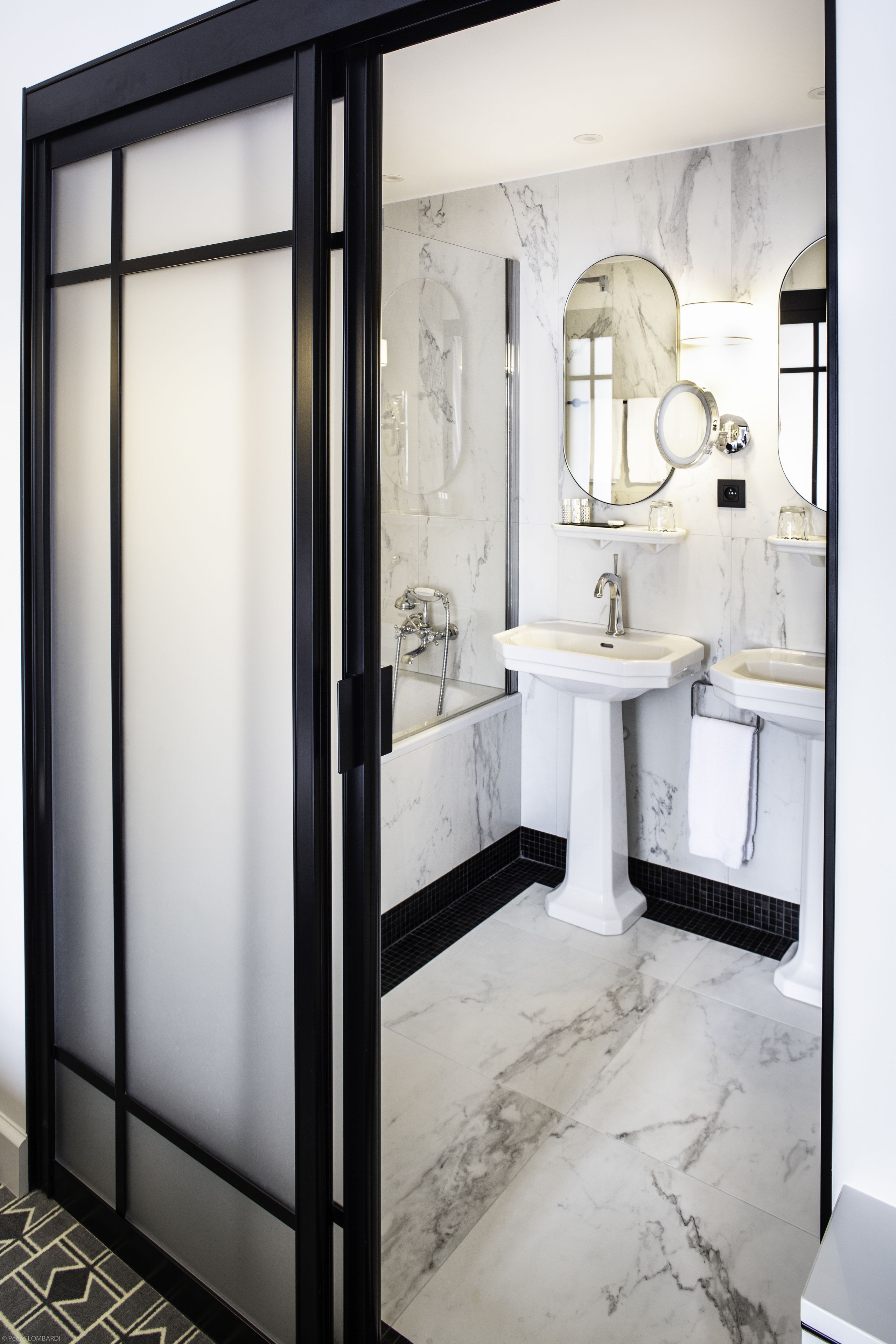 junior suite | minibar, in-room safe, desk, blackout curtains