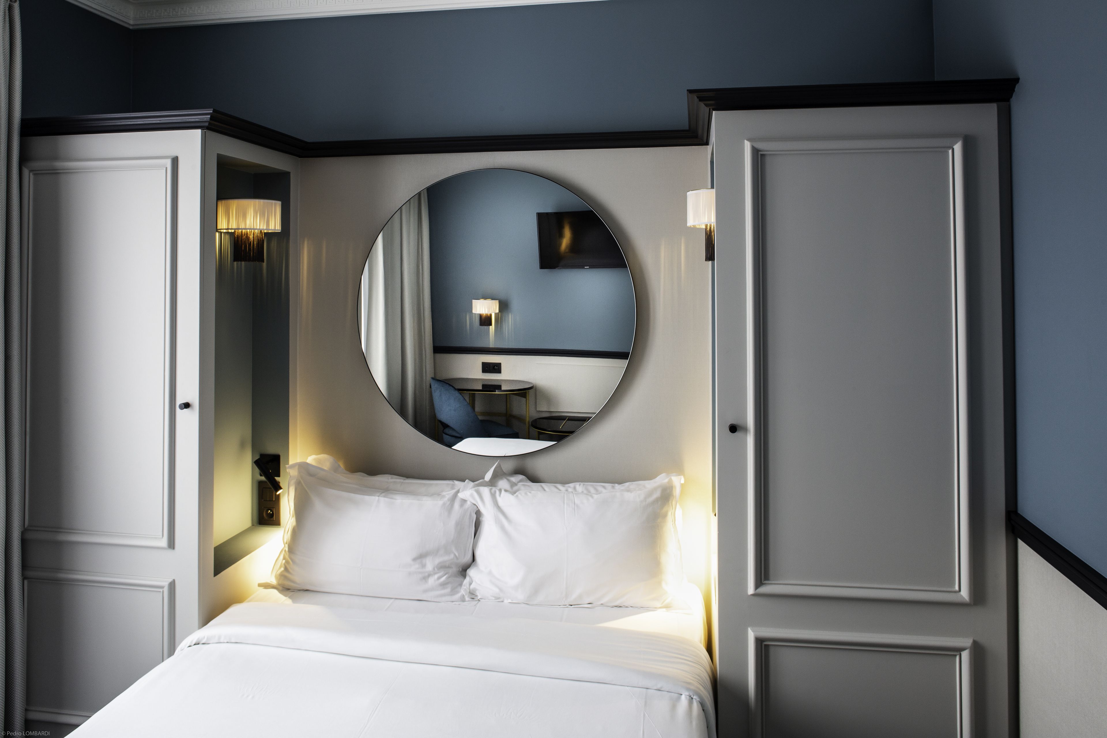 club room | minibar, in-room safe, desk, blackout curtains