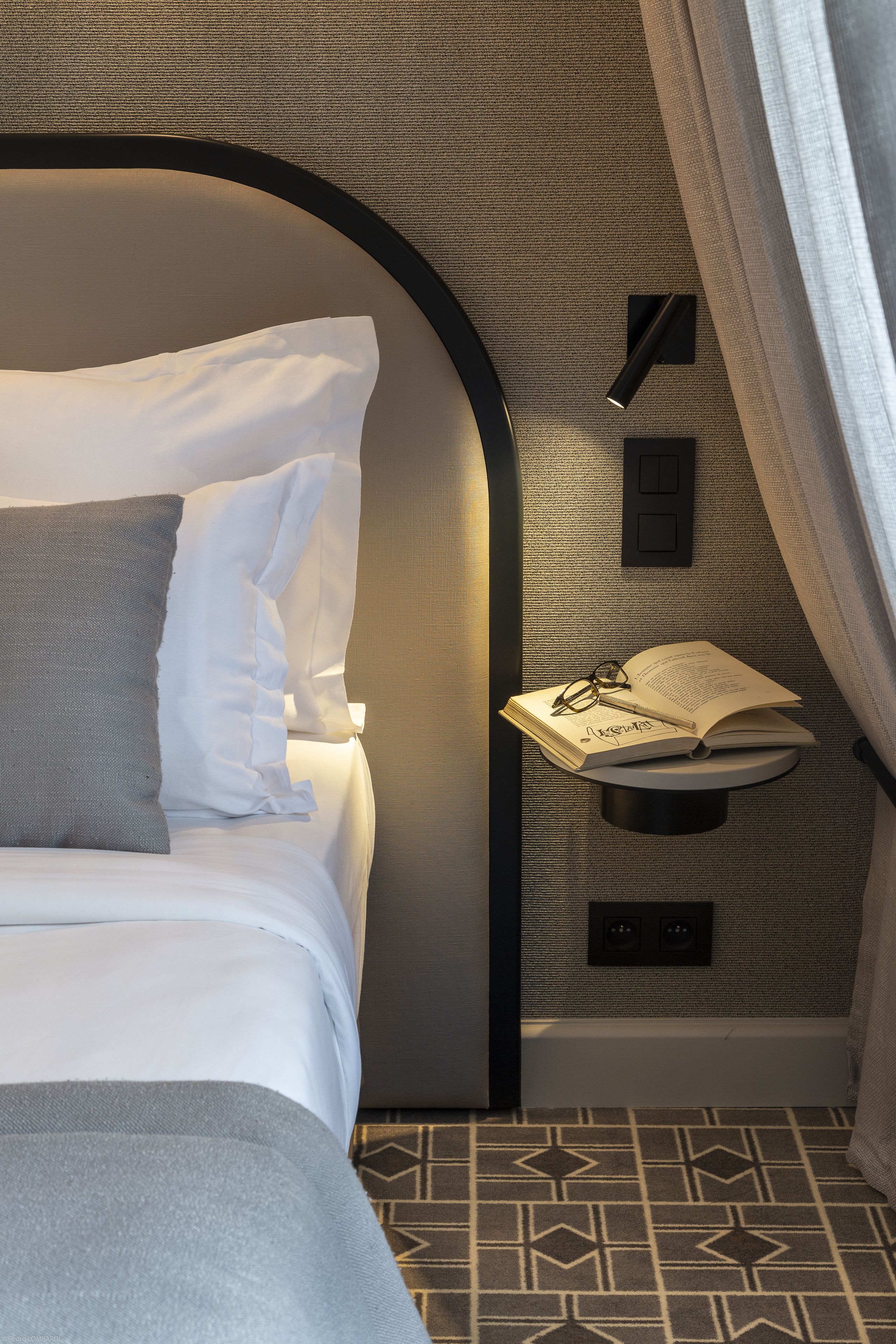 junior suite | minibar, in-room safe, desk, blackout curtains