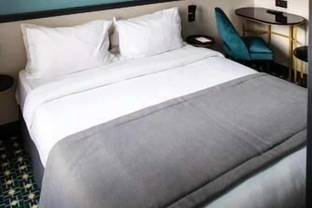 Minibar, in-room safe, desk, blackout curtains