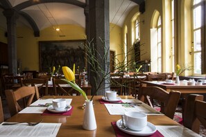 Buffet breakfast for a fee on weekends