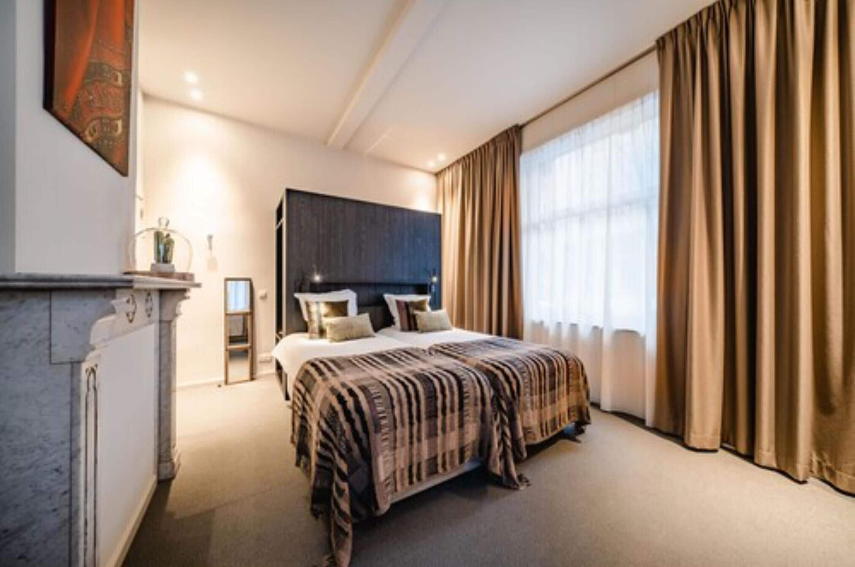 Standard Double or Twin Room | Desk, blackout drapes, soundproofing, iron/ironing board