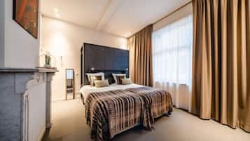 Standard Double or Twin Room | Desk, blackout drapes, soundproofing, iron/ironing board