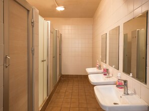Shared Dormitory, Mixed Dorm (8 Person) | Bathroom | Hair dryer - Cordial House Hotel (Istanbul)