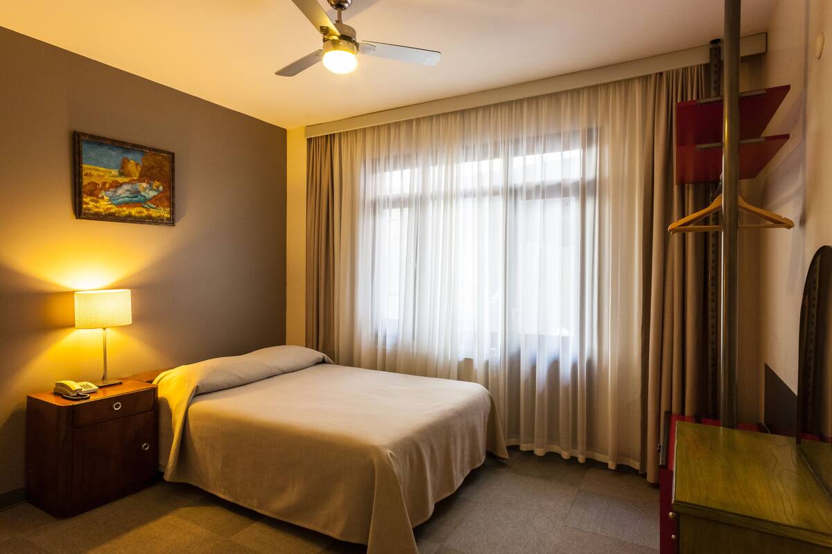 Double Room | Pillowtop beds, iron/ironing board (on request), cribs (free)