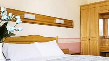 Kahden hengen huone | Silitysrauta/-lauta, ilmainen Wi-Fi, vuodevaatteet