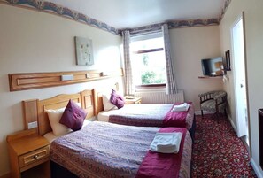 Twin Room | Iron/ironing board, free WiFi, bed sheets