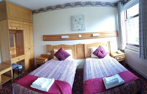 Twin Room | Iron/ironing board, free WiFi, bed sheets