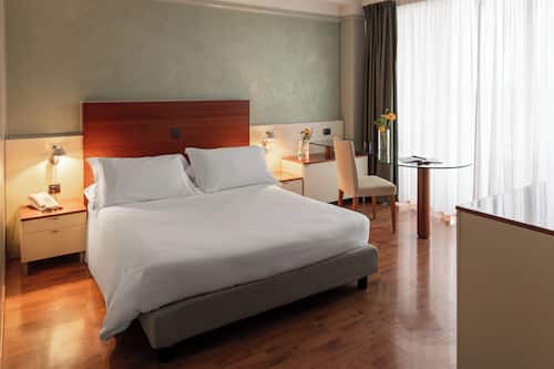 Premium bedding, down duvets, minibar, in-room safe